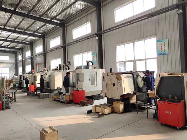 廣東聚脲噴涂機 除鹽水箱聚脲防腐 Q5200型 18KW 保溫管延長至120米(圖3) 聚脲噴涂機配件數控生產中心