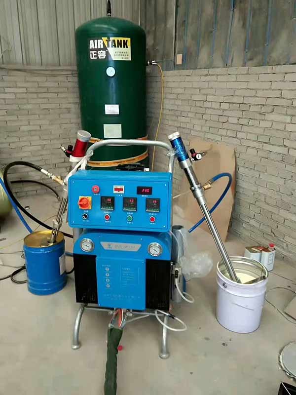廣東聚脲噴涂機 除鹽水箱聚脲防腐 Q5200型 18KW 保溫管延長至120米(圖1) JNJX-5200型廣東聚脲噴涂機防腐施工