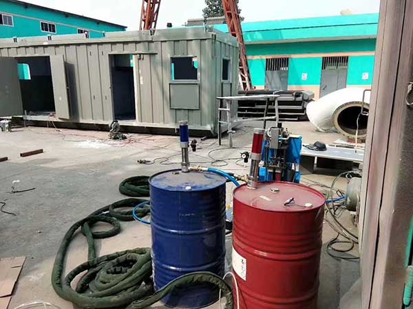 湖南聚氨酯發泡設備集裝箱移動房保溫施工(圖3) 集裝箱移動房聚氨酯發泡施工