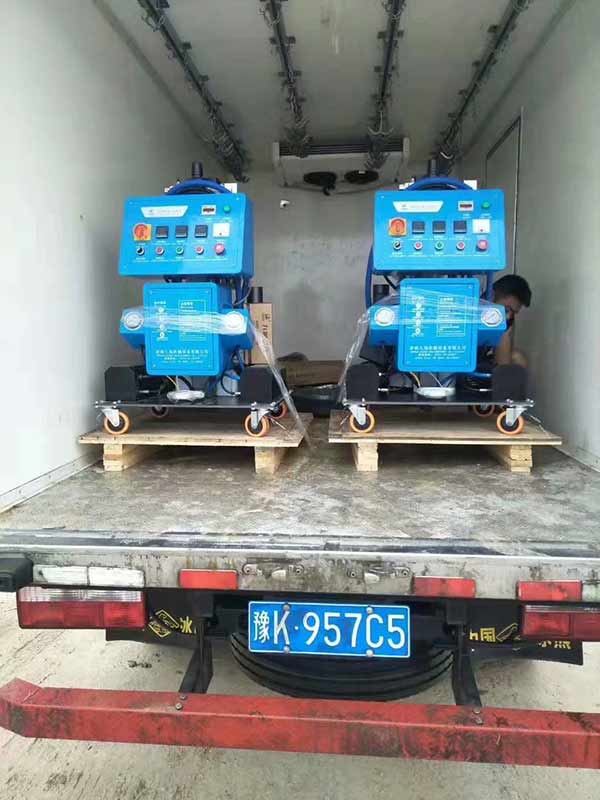 進口聚氨酯發泡機(圖1) 進口聚氨酯發泡機2600