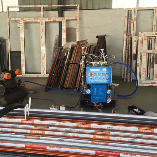 小型Q2600D斷橋鋁門窗灌注聚氨酯發泡設備