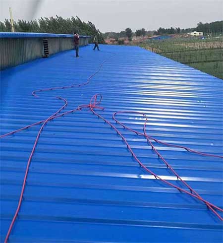 噴彩鋼瓦防腐涂料用什么噴涂機(圖1) 彩鋼瓦聚脲防腐案例