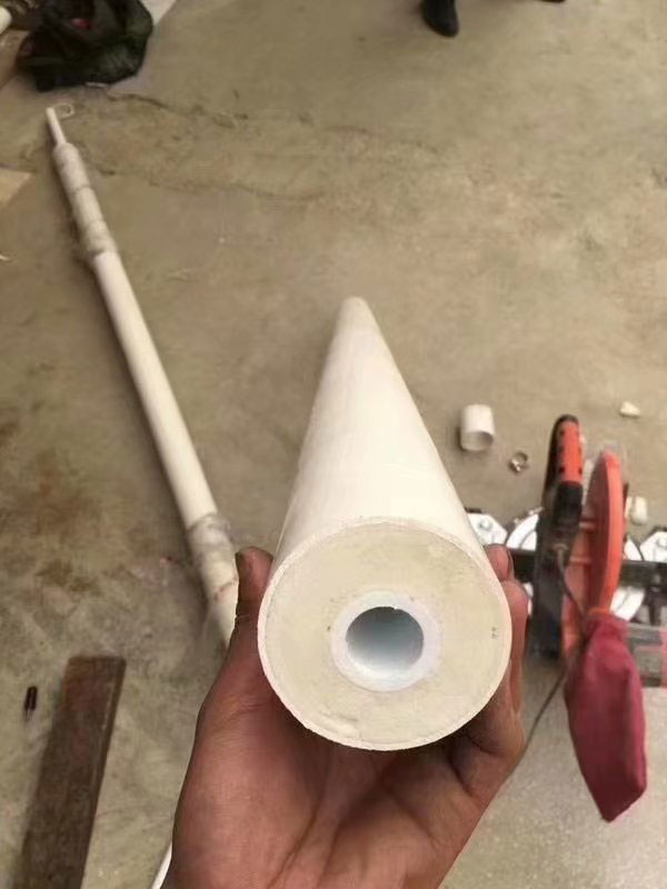 聚氨酯管材發泡機(圖1) 聚氨酯管材發泡機澆注案例