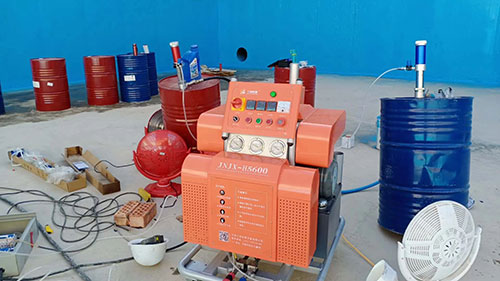 廢棄物滲濾液收集水池防腐聚脲噴涂機(圖1) 廢棄物滲濾液收集水池防腐聚脲噴涂機H5600型