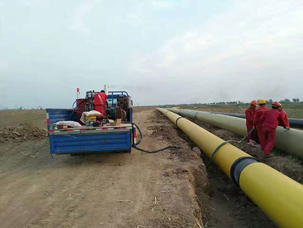 聚氨酯現場發泡(圖2) 聚氨酯現場發泡管道補口保溫