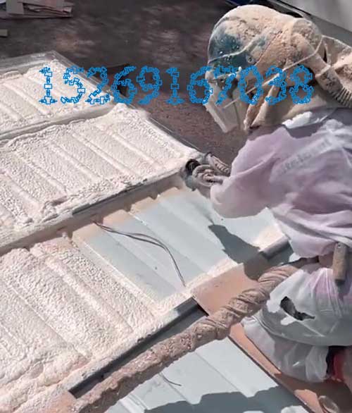 單板彩鋼瓦頂棚保溫噴涂聚氨酯發(fā)泡機(jī)(圖3) 單板彩鋼瓦頂棚保溫噴涂聚氨酯案例