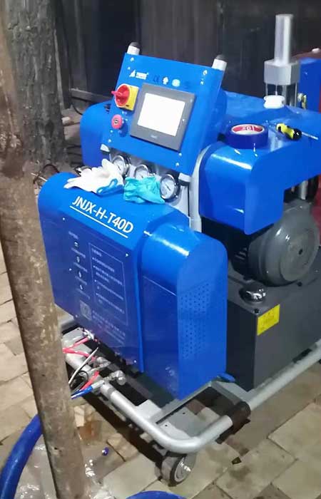 聚脲施工對于溫度和噴涂設備的有什么要求?(圖1) T40D聚脲噴涂機