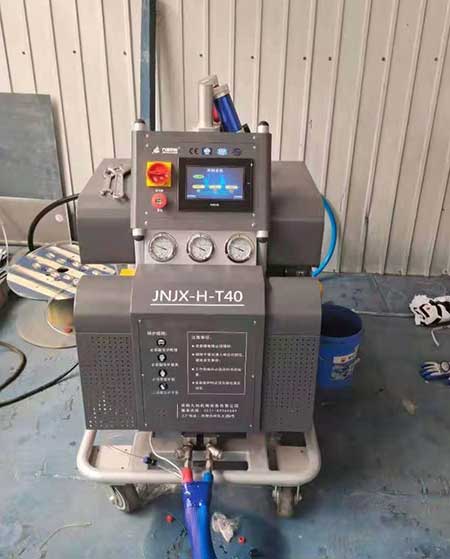 噴涂硬泡聚氨酯在冷庫(kù)方面的應(yīng)用(圖1) 冷庫(kù)聚氨酯噴涂機(jī)設(shè)備