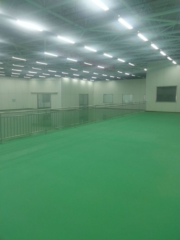 聚脲施工設備防腐層現場噴涂(圖2) 聚脲地坪